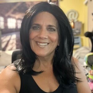 Motown Tress beautiful 18” long layered lace front wig